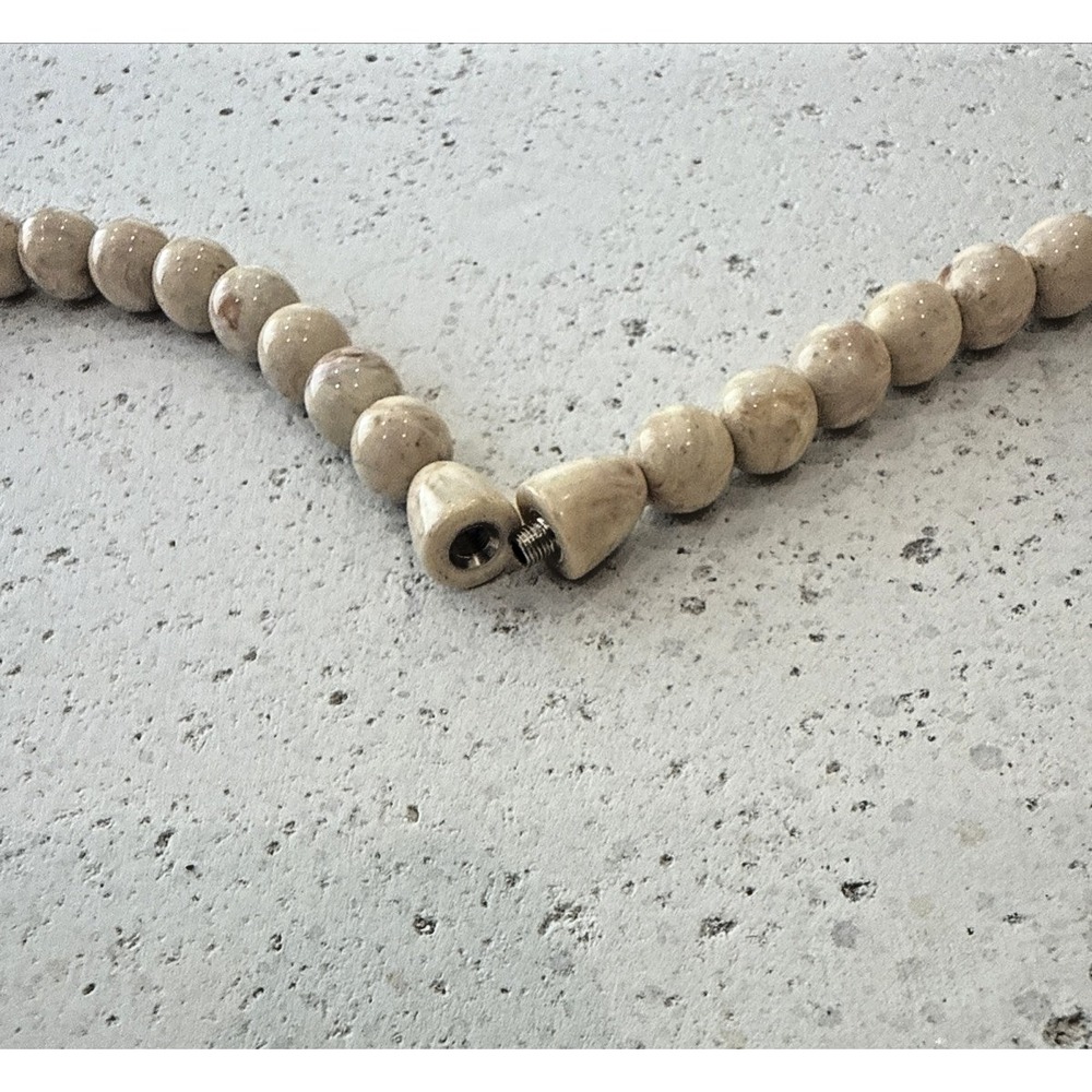 Vintage Avon Desert Sands Beaded Necklace Marbleized Peach Acrylic Ivory 80s 23" - Picture 5 of 5